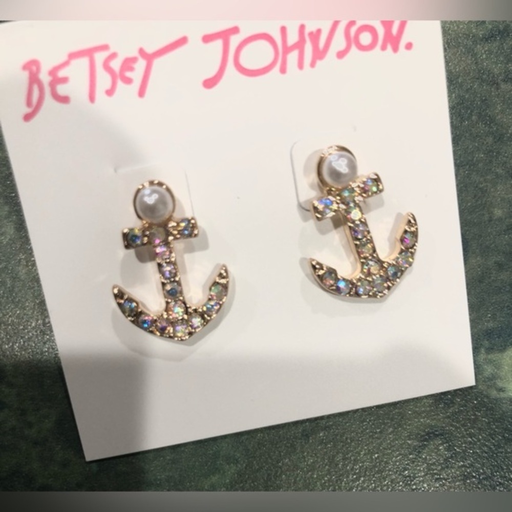 Betsey Johnson beautiful pearl topped crystal rhinestone shaped anchor earrings